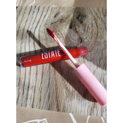 Brillant à lèvres rouge